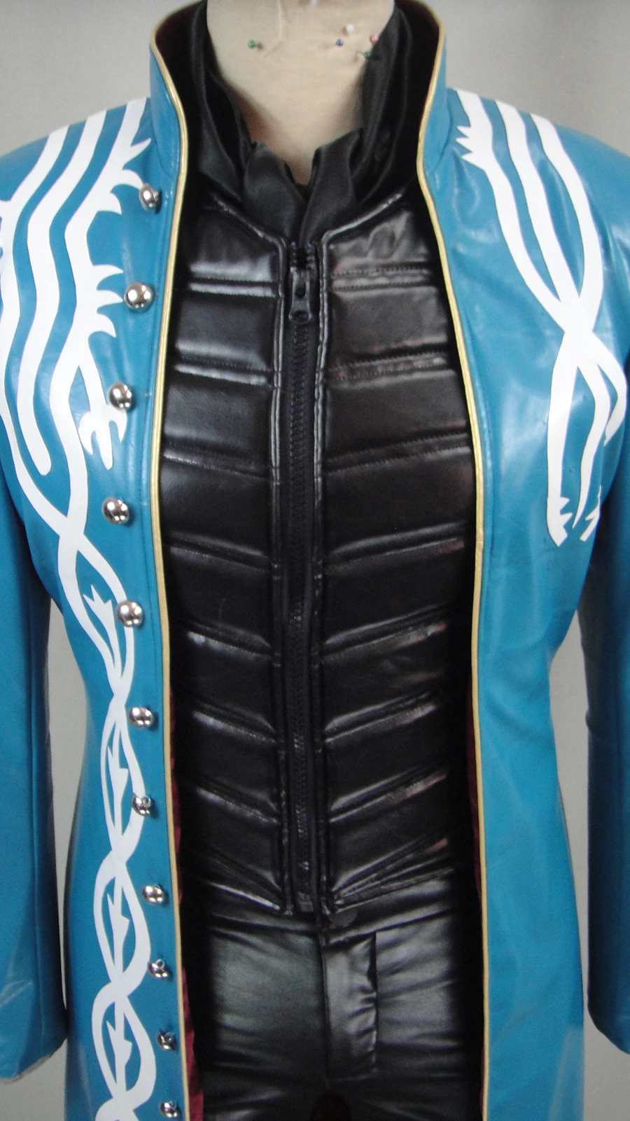 Devil May Cry 3 Vergil Cosplay Costume - Version 3 7 Devil May Cry 3 Vergil Cosplay Costume - Version 3 - Image 5