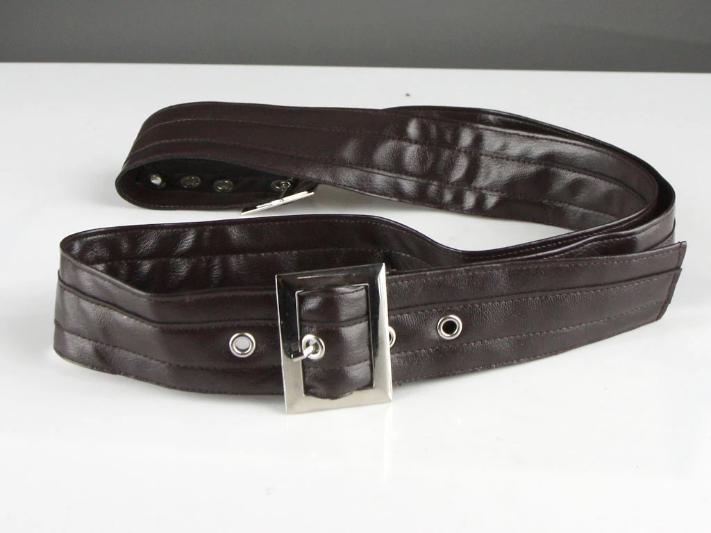 Assassin's Creed II Ezio Cosplay White Edition - Deluxe 17 Assassin's Creed II Ezio Cosplay White Edition - Deluxe - Image 15